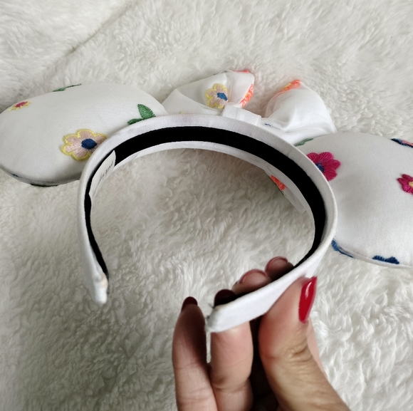 ✨SOLD✨Embroidered Flower Mouse Ears - Picture 5 of 10